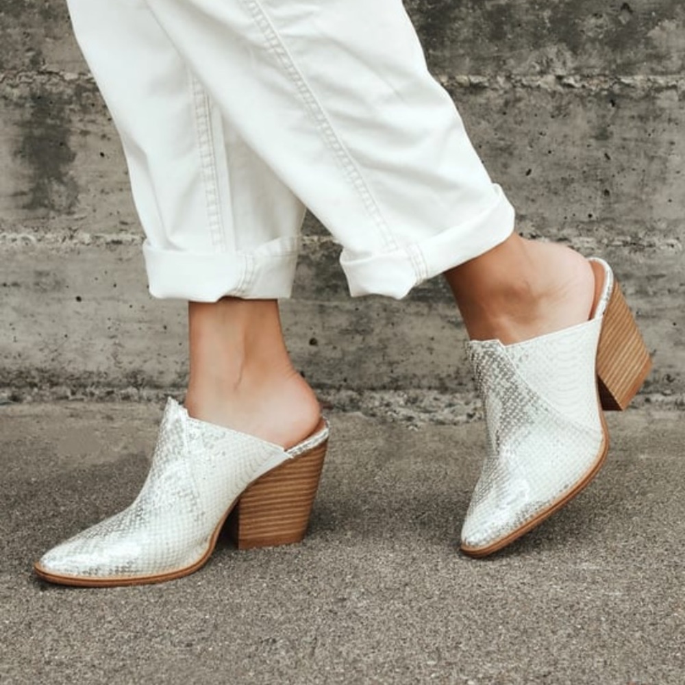 Chinese Laundry Beaute Cream and Silver Snake Pointed-Toe Mules Size 9